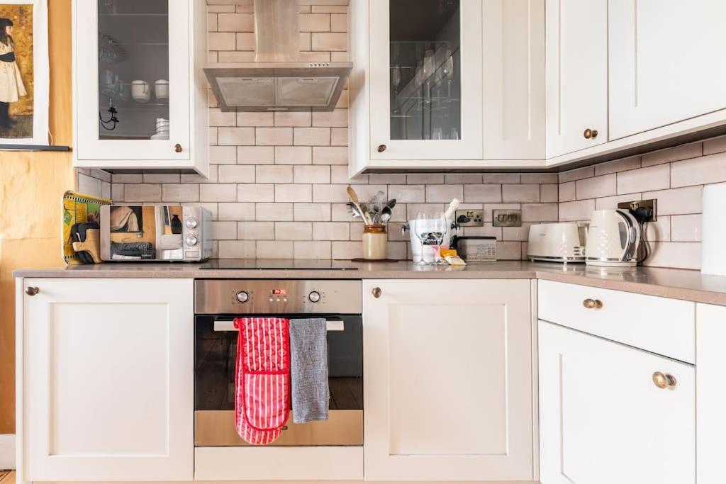 Holyrood Park: Lush & Arty 2 Double Bed Flat Appartement EDI Buitenkant foto