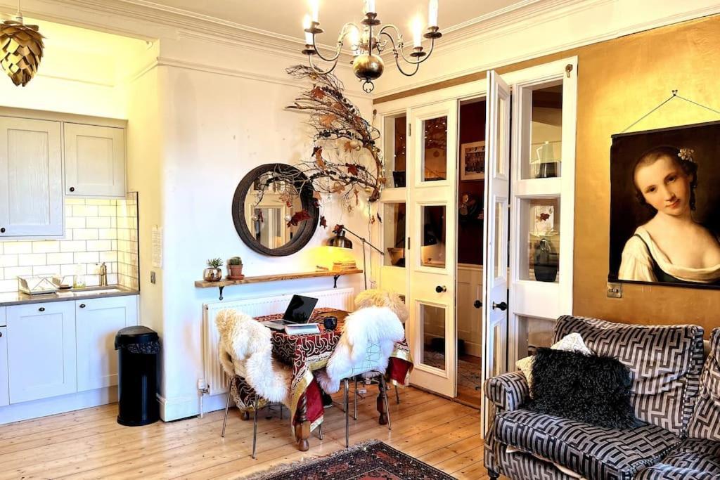 Holyrood Park: Lush & Arty 2 Double Bed Flat Appartement EDI Buitenkant foto