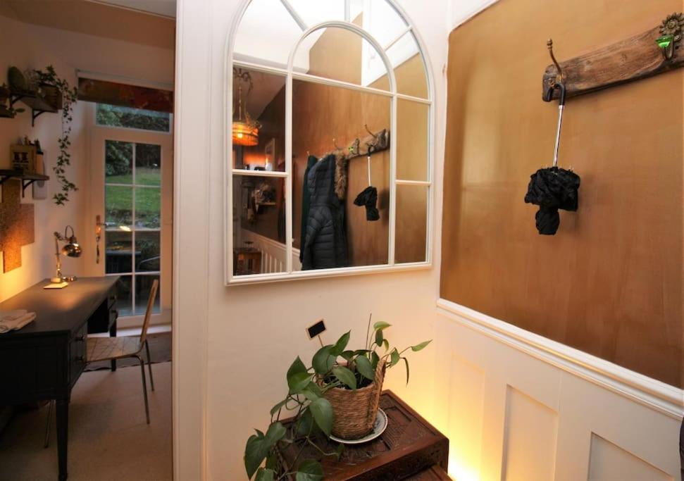 Holyrood Park: Lush & Arty 2 Double Bed Flat Appartement EDI Buitenkant foto