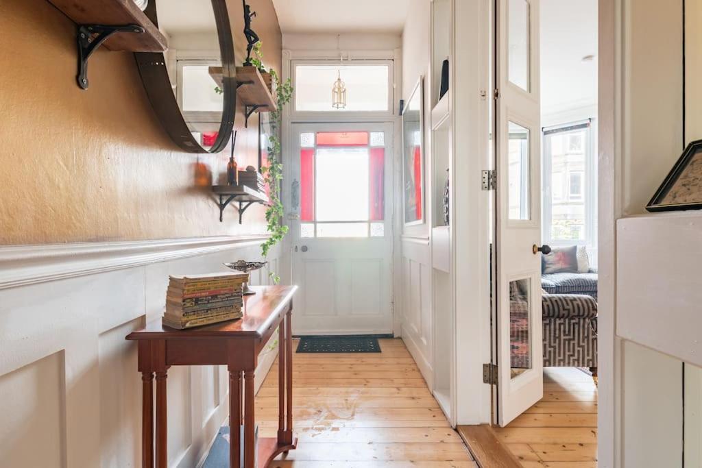 Holyrood Park: Lush & Arty 2 Double Bed Flat Appartement EDI Buitenkant foto