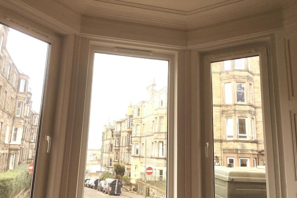 Holyrood Park: Lush & Arty 2 Double Bed Flat Appartement EDI Buitenkant foto