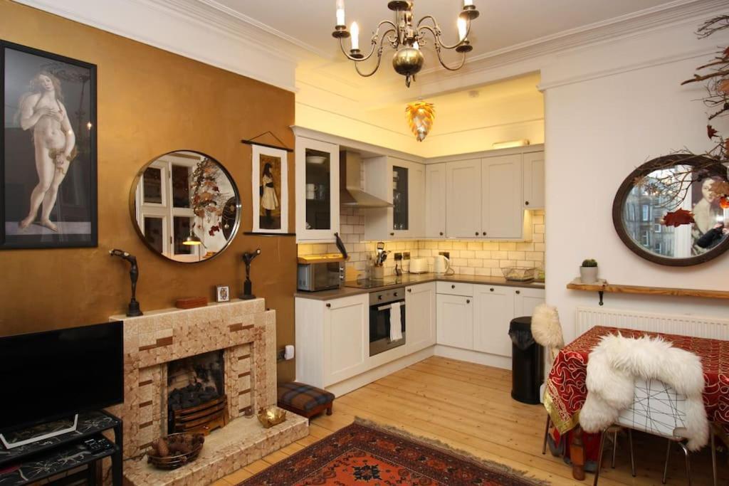 Holyrood Park: Lush & Arty 2 Double Bed Flat Appartement EDI Buitenkant foto