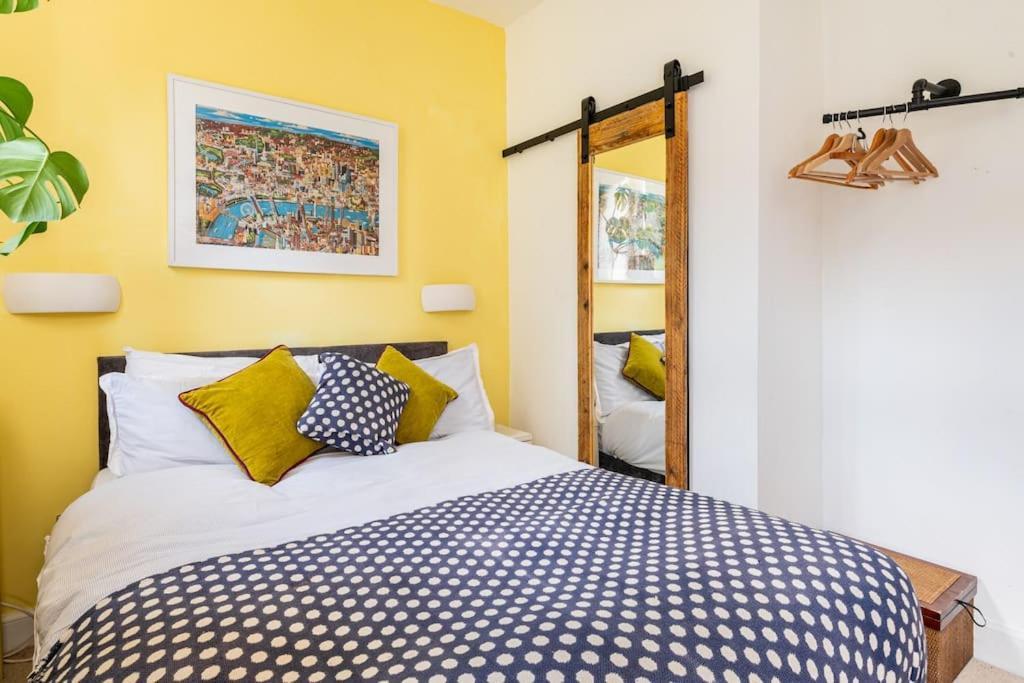 Holyrood Park: Lush & Arty 2 Double Bed Flat Appartement EDI Buitenkant foto