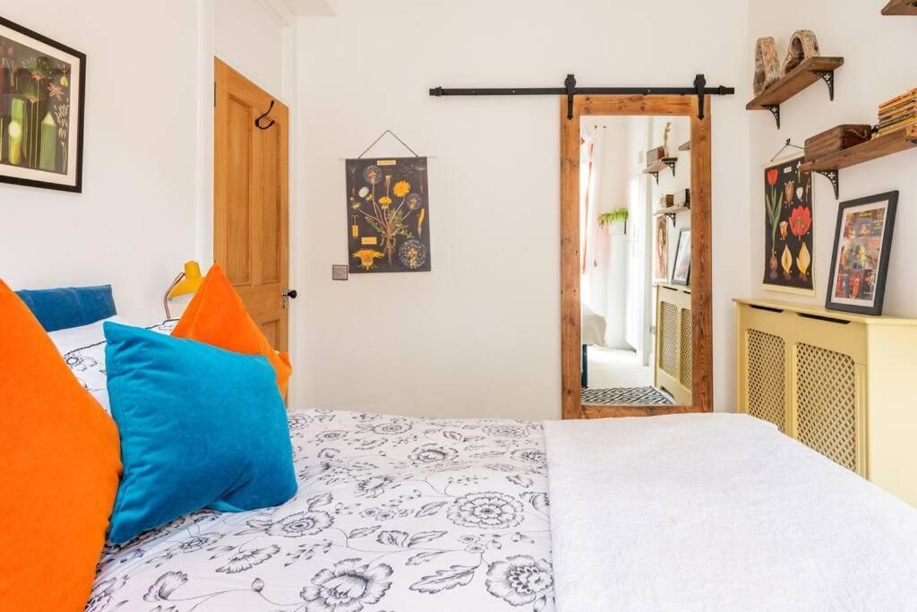 Holyrood Park: Lush & Arty 2 Double Bed Flat Appartement EDI Buitenkant foto