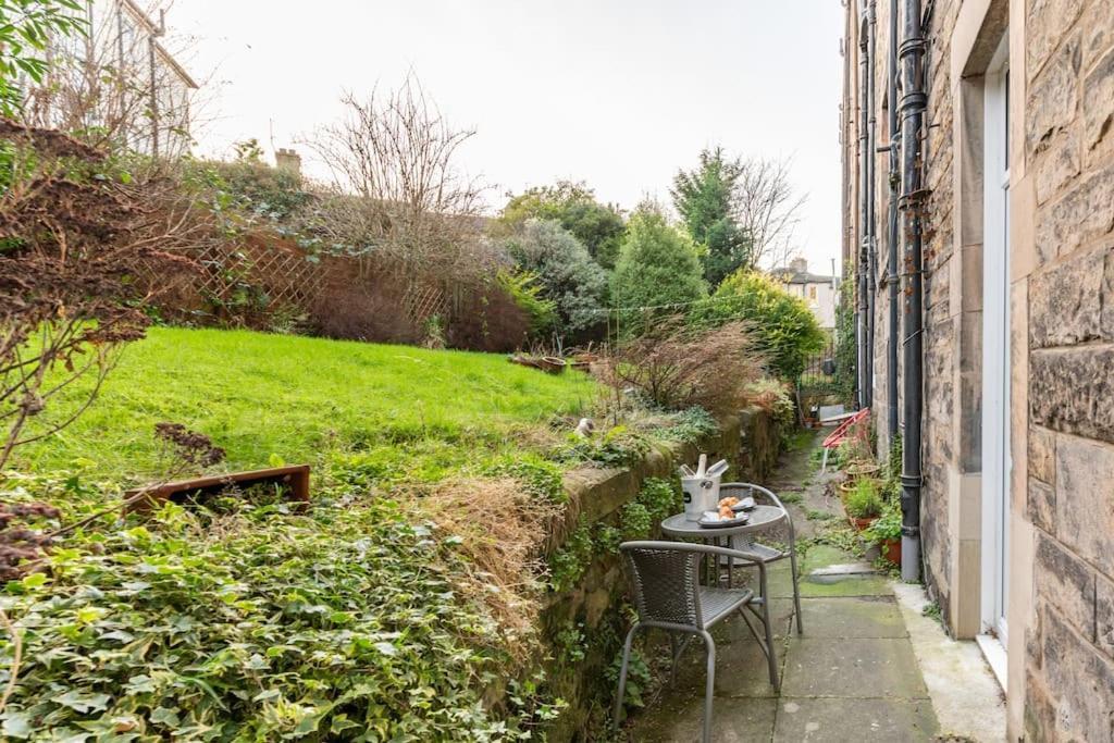 Holyrood Park: Lush & Arty 2 Double Bed Flat Appartement EDI Buitenkant foto