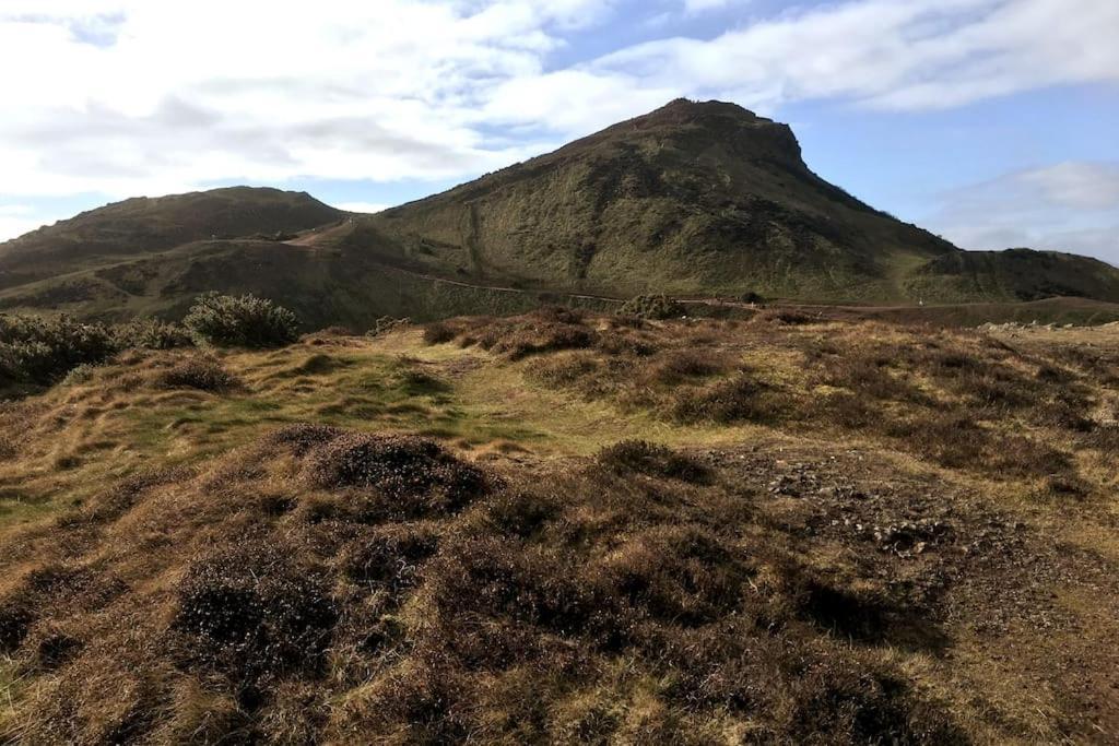 Holyrood Park: Lush & Arty 2 Double Bed Flat Appartement EDI Buitenkant foto